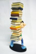 Gaston Lagaffe - Figurine Résine Plastoy - Gaston portant une pile de livres (neuf en boite)