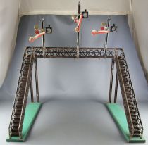 GMP ? Ech O Passerelle Piéton Métal avec 3 Signaux