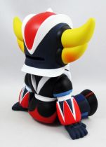  Goldorak - Plastoy - Figurine Tirelire 15cm SD Goldorak assis