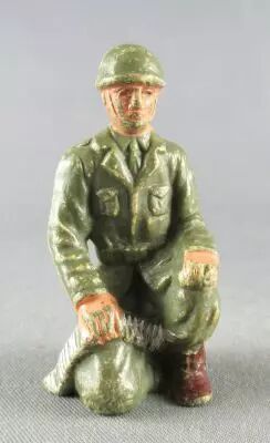 Guilbert - Arm�e Moderne - Soldat Casqu� Servant mitrailleuse genoux