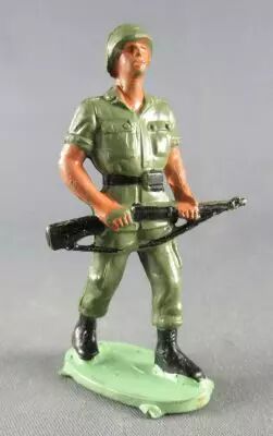 Guilbert - Modern Army - Khaki Infantry both hands on black rifle