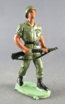 Guilbert - Modern Army - Khaki Infantry both hands on black rifle