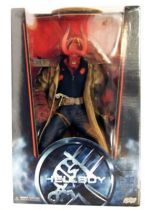 Hellboy - Mezco - Hellboy Battle Damaged Variant 45cm (18-inch) 01