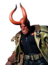 Hellboy - Mezco - Hellboy Battle Damaged Variant 45cm (18-inch) 06