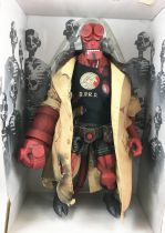 Hellboy (Mike Mignola\'s Comics) - Mezco - 18-inch Hellboy \ Battle Damaged\ 