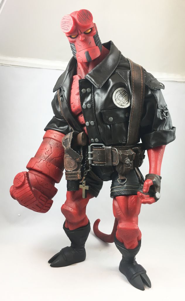 mezco comic hellboy