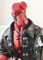 Hellboy (Mike Mignola\'s Comics) - Mezco - Hellboy Rocket Pack 18-inch