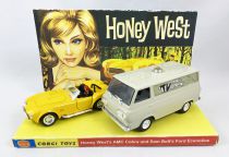 Honey West - Corgi Toys Gift Set 41 (Culfi Toy Soldiers) -  Honey\'s AMC Ford Shelby Cobra & Sam Bolt\'s Ford Falcon Econoline