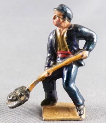 Hornby 0 Gauge French Hollow Lead Figure 45mm Railwayman with Shovel