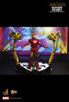 Iron Man 2 - Suit-Up Gantry w/Iron Man Mark IV - 12\  figure Hot Toys Sideshow MMS 160