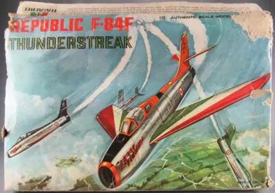 Italaerei - N�107 Avion Chasse Republic F-84F Thunderstreak 1/72 Neuf Boite Abim�e