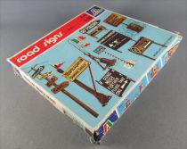 Italeri N° 403 WW2 Road Signs Signalisation Routière Militaire 1/35 Neuf Boite