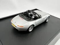 James Bond - BMW Exclusive (The World Is Not Enough) - BMW Z8 Scale 1:43 (Mint in Box )
