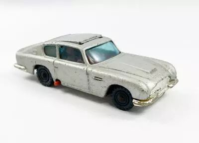 James Bond - Husky Models R�f 1001 - Goldfinger - Aston Martin DB6 (loose) 