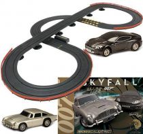 James Bond - Micro Scalextric - Skyfall - Aston Martin DB5 vs DBS (50 Years Limited Edition )