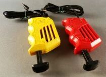 Jouef 3840 - 2 Poign&eacute;es Man�uvre R&eacute;gulateur Vitesse Rouge + Jaune Circuit