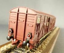 Jouef 6531 Ho Sncf Gas Type Covered Wagon with Bogies Red Rear Lighting  End of Train no Box