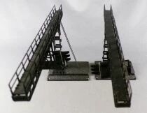 Jouef 933 Ho 2 x Signalling Gantries with 3 Aspect Housing not Wired + Signs Mint in box