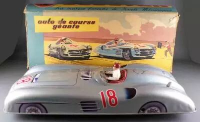Joustra R�f 2039 - Auto de Course G�ante Tole Mercedes n�18 M�canique en Boite