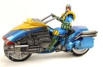 Judge Dredd & Lawmaster ( PX Previews Exclusive) - MezcoToys - 1:12 scale action-figure & vehicle