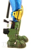 Judge Dredd & Lawmaster ( PX Previews Exclusive) - MezcoToys - 1:12 scale action-figure & vehicle