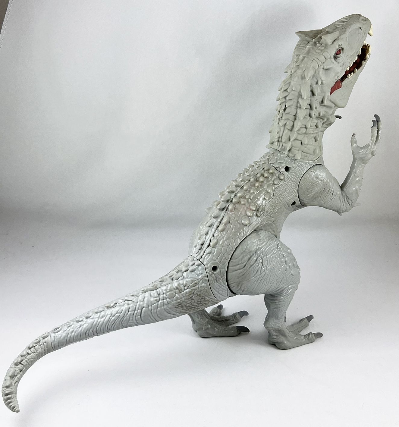 Figurine Dinosaure  DINO BOUTIQUE® Étiqueté Indominus Rex