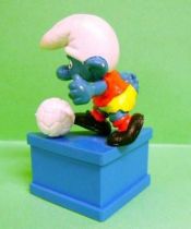 Kicker Smurf \'\'Spécial Télépoche - Euro Foot 84\'\' (blue base)