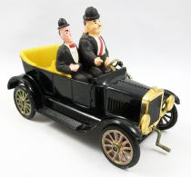 Laurel & Hardy - Politoys - L\'automobile de Stan & Ollie - véhicule métal 1/25ème