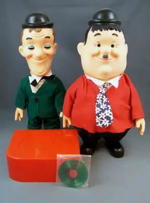 Laurel & Hardy - Poup�es Vinyl Parlantes Berman & Anderson Inc 1973 (avec boite) 