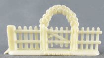 Le Baby l\'Aiglon Advertising Figure - Rural Life - Fence with Gate