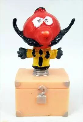 Le Man�ge enchant� - Figurine Plastique - Z�bulon sur coffre 6cm