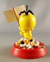 Le Piaf - Plastoy Pvc Figure 2006 - Piaf on Hashtray with Stop les Clopes Sign