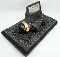 Le Seigneur des Anneaux - Master Replicas - L\'Anneau Unique de Sauron - Replique &eacute;chelle 1:1