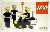 Lego Ref.256 - Police Officers and Motorcycle