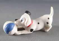 Les 101 dalmatiens - Figurine Jim - Chiot jouant avec une balle bleue collier rouge