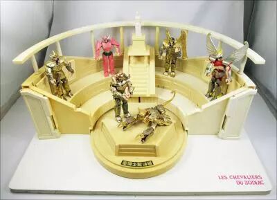 Les Chevaliers du Zodiaque - Bandai France 1988 - Presentoir display de magasin Stade Colis�e et figurines