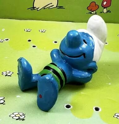 Les Schtroumpfs - Schleich - 20014 Schtroumpf dormeur (maillot vert rayures noires)