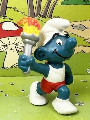 Les Schtroumpfs - Schleich - 20030 Schtroumpf porteur de la flamme (Made de Hong Kong)