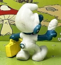 Les Schtroumpfs - Schleich - 20054 Schtroumpf 1er secours (valise jaune avec sigle)