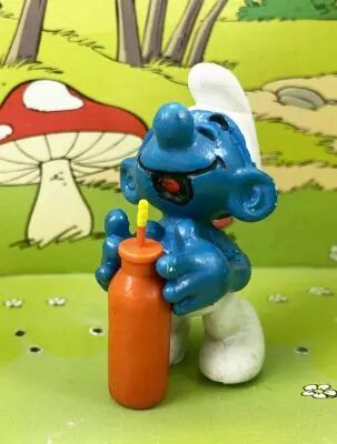 Les Schtroumpfs - Schleich - 20057 Schtroumpf buvant � la paille (jaune)