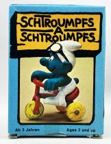 Les Schtroumpfs - Schleich - 40203 Schtroumpf sur Tricycle (neuf en boite) 