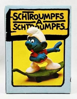 Les Schtroumpfs - Schleich - 40204 Schtroumpf sur skateboard v�g�tal (neuf en boite)