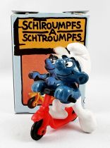 Les Schtroumpfs - Schleich - 40230 Schtroumpf en trotinette (neuf en boite)