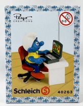 Les Schtroumpfs - Schleich - 40263 Schtroumpf avec Bureau et Ordinateur (Boite New Look)