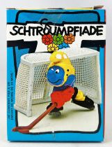 Les Schtroumpfs - Schleich - 40505 Smurf Ice Hockeying with cage (Mint in Box)