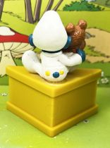 Les Schtroumpfs - Schleich - Bébé Schtroumpf avec Peluche \'\'Bienvenue au bébé :Félicitations!\'\' (socle jaune)