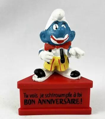 Les Schtroumpfs - Schleich - Schtroumpf clown \'\'Tu vois je schtroumpfe � toi Bon Anniversaire\'\' (socle rouge)