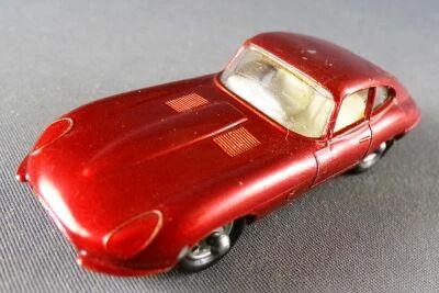 Lesney Matchbox # 32 E Type Jaguar Metallic Red no Box