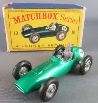 Lesney Matchbox N° 19 Aston Martin F1 Racer Green Metalised with Box