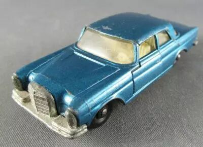 Lesney Matchbox N� 46 Mercedes 300 SE Bleu M�tallis� sans Boite